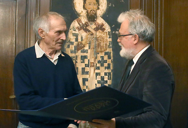 У Банату сам рођен, а Херцеговину носим у генима: Писац Слободан Мандић, добитник награде „Бескрајни плави круг“
